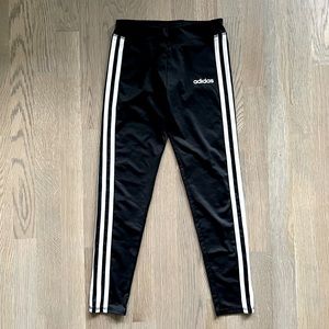ADIDAS GIRLS 3-STRIPES TIGHTS. Size S (7/8).